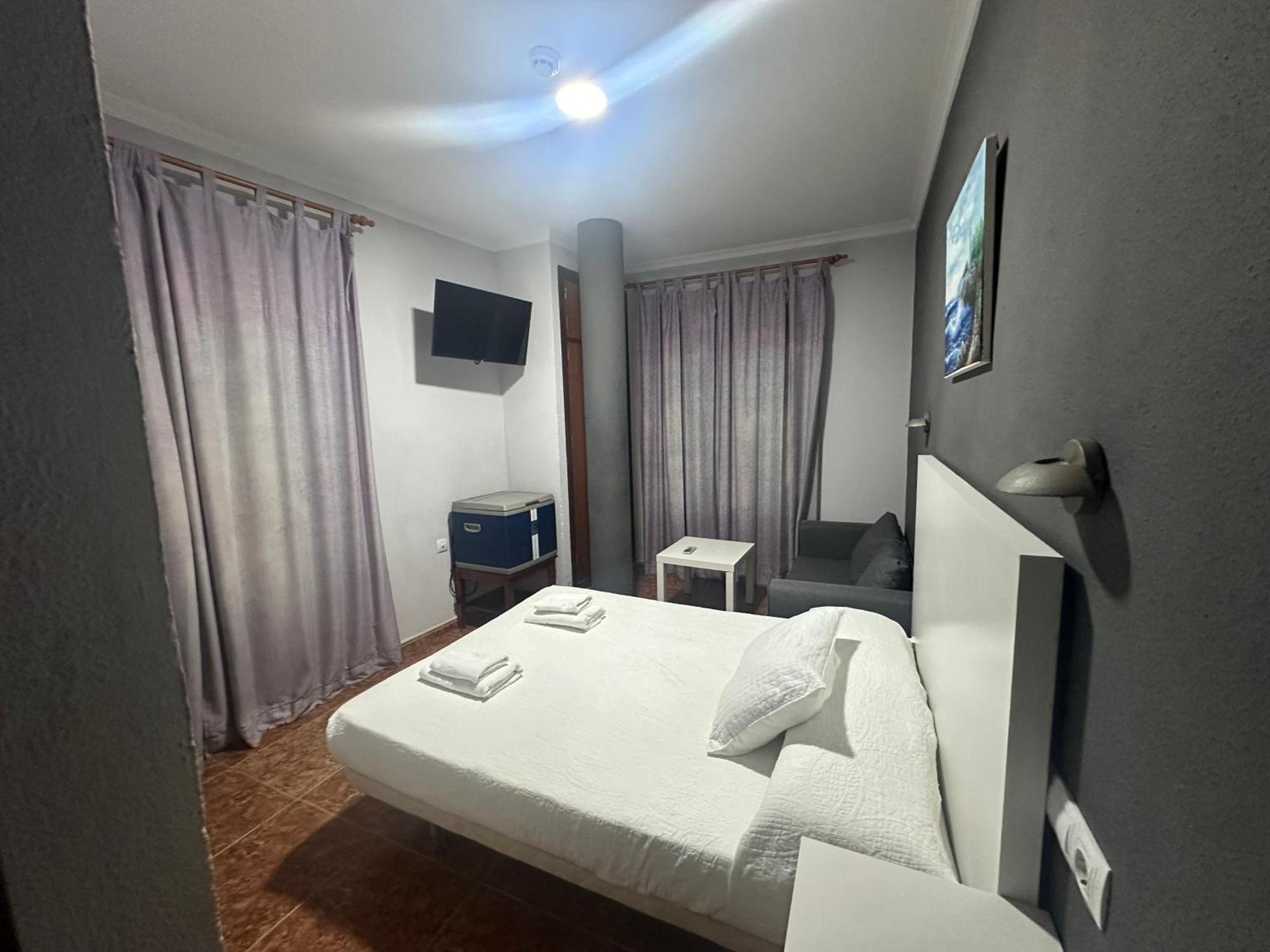 Hostal Tarik Hotel Тарифа Екстериор снимка